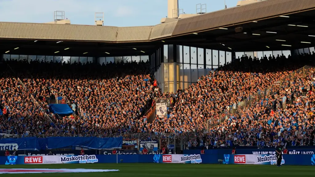 2. Fußball-Bundesliga: Hertha BSC gewinnt Auftakt beim VfL Bochum – Fanbanner stoppt Partie