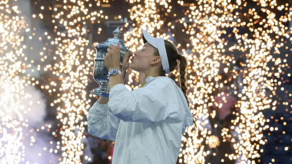 Elena Rybakina: Dritter Grand-Slam-Titel und Weltstars schauen zu - BILD